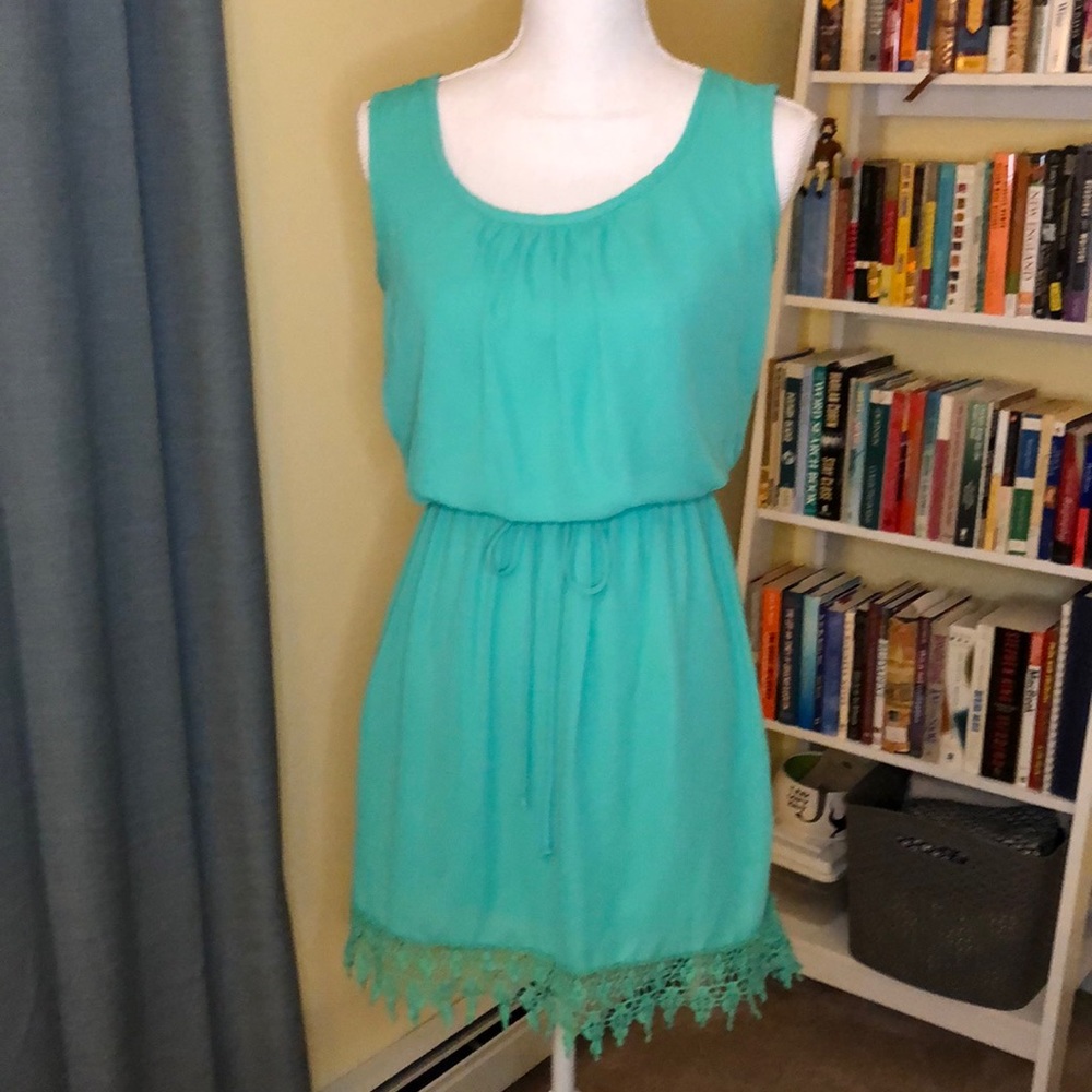 B. Smart Crochet Hem Dress in Green Size 7/8